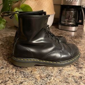 Doc Martens (W10/M9) Lace Up Original Boots